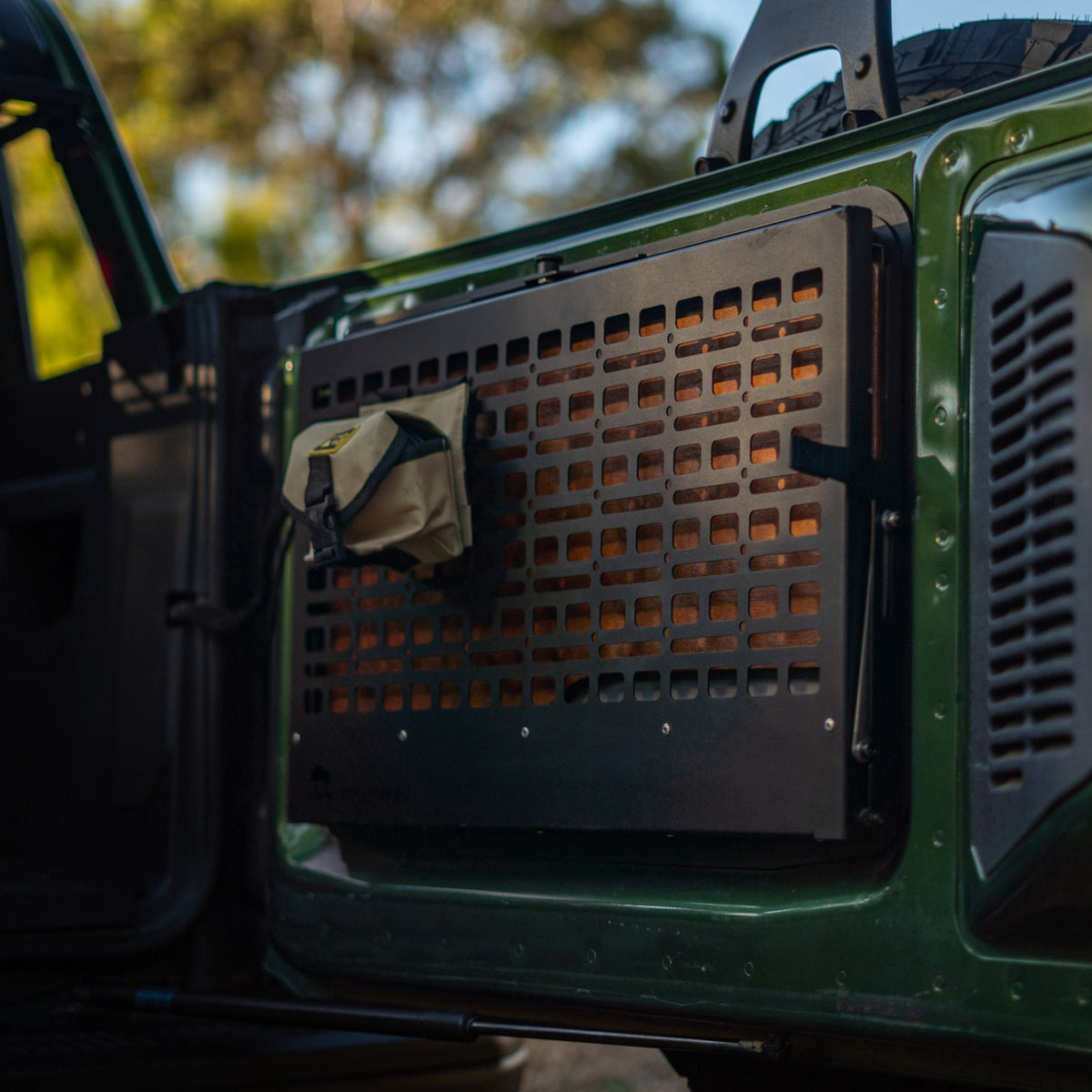 Klapptisch für die Hecktür - Bronco 6G-3-Bison Gear