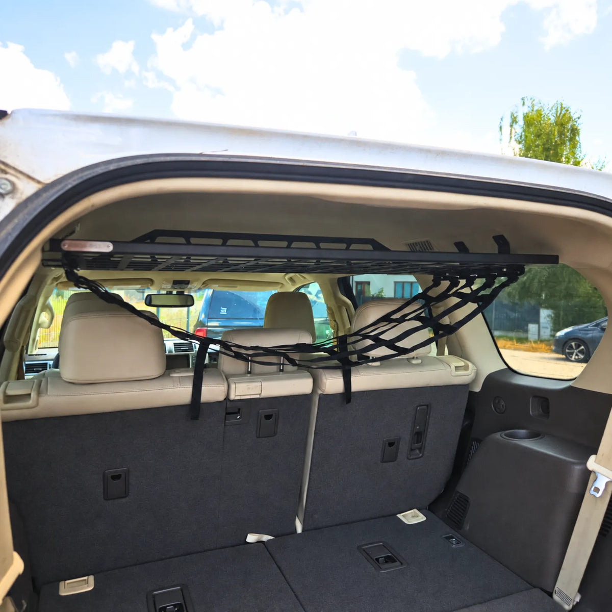 Universal-Netz unter dem Roof Shelf